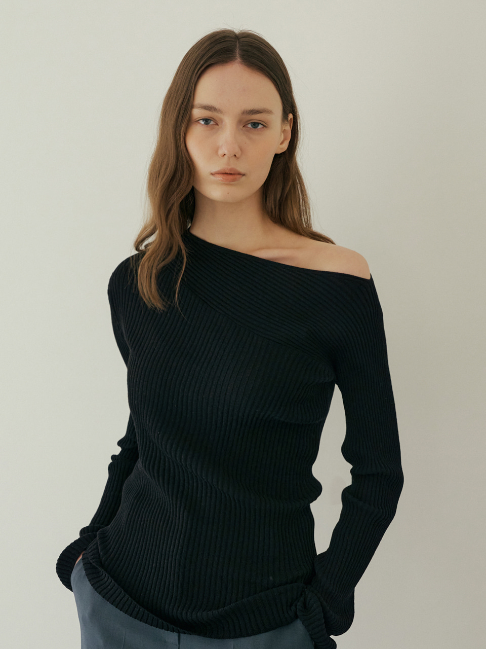 103 one shoulder knit (black)